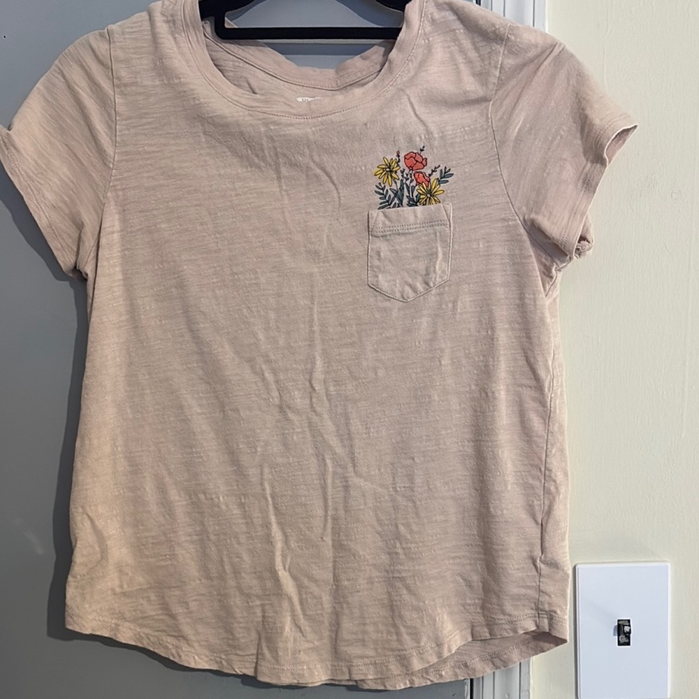 Kids pink T-Shirt with Floral Pocket Design